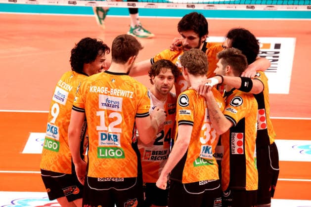 DEU, DVV, 1 VBL, BR Volleys vs Baden Volleys, 08 02 2026, Max Schmeling Halle, Berlin, DEU, DVV, 1 VBL, BR Volleys vs Baden Volleys, in the picture BR Volleys players circle, Kyle Dagostino BR Volleys 24 nordphotoxGmbHx xEngler nph00076