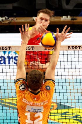DEU, DVV, 1 VBL, BR Volleys vs Baden Volleys, 08 02 2026, Max Schmeling Halle, Berlin, DEU, DVV, 1 VBL, BR Volleys vs Baden Volleys, in the picture Florian Krage Brewitz BR Volleys 12 , Maximilian Koenig BADEN VOLLEYS 18 nordphotoxGmbHx xEngler nph00076