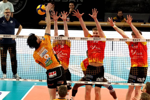DEU, DVV, 1 VBL, BR Volleys vs Baden Volleys, 08 02 2026, Max Schmeling Halle, Berlin, DEU, DVV, 1 VBL, BR Volleys vs Baden Volleys, pictured Nolan Flexen BR Volleys 9 , Denir Hadzic BADEN VOLLEYS 3 , Maximilian Koenig BADEN VOLLEYS 18 , Corey Mayotte BADEN VOLLEYS 25 nordphotoxGmbHx xEngler nph00076