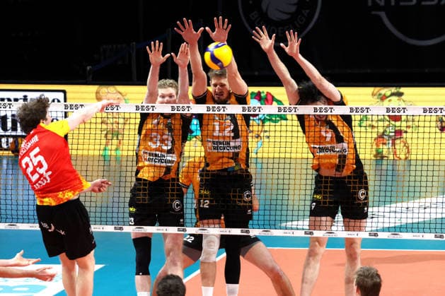 DEU, DVV, 1 VBL, BR Volleys vs Baden Volleys, 08 02 2026, Max Schmeling Halle, Berlin, DEU, DVV, 1 VBL, BR Volleys vs Baden Volleys, in the picture Jake Hanes BR Volleys 22 , Florian Krage Brewitz BR Volleys 12 , Nolan Flexen BR Volleys 9 , Corey Mayotte BADEN VOLLEYS 25 nordphotoxGmbHx xEngler nph00076