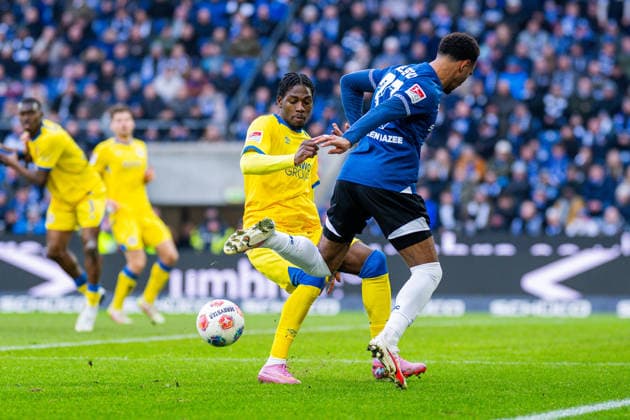 08 02 2026 Soccer, 2025 2026, 2 Bundesliga, 21 Matchday, DSC Arminia Bielefeld Eintracht Braunschweig L R Faride Alidou Braunschweig , Noah Joel Sarenren Bazee Bielefeld DFL REGULATIONS PROHIBIT ANY USE OF PHOTOGRAPHS AS IMAGE SEQUENCES AND OR QUASI VIDEO