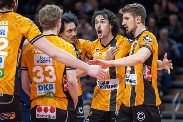 08 02 26, Berlin, Volleyball, Matchday 21, Berlin Recycling Volleys BADEN VOLLEYS SSC Karlsruhe Nolan Flexen BR Volleys is happy with his team about the point Berlin Recycling Volleys BADEN VOLLEYS SSC Karlsruhe