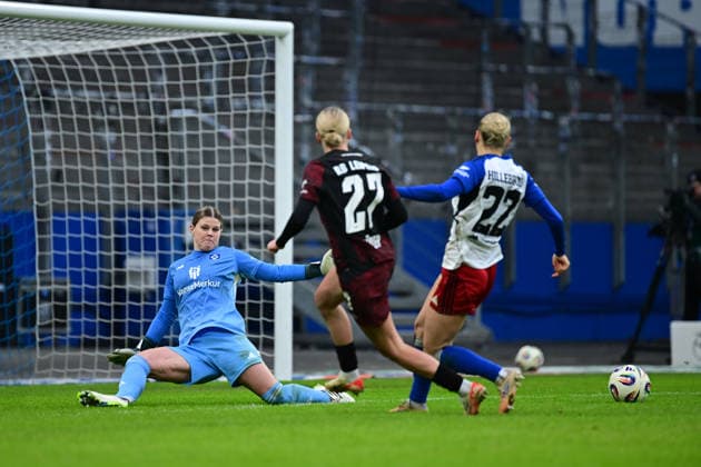 Soccer I Women I Season 2025 2026 I Bundesliga I 17 Matchday I Hamburger SV RB Leipzig I 08 02 2026 Lea Paulick 25, Hamburger SV Marlene Müller 27, RB Leipzig Sophie Hillebrand 22, Hamburger SV Hamburg Volkspark, Volksparkstadion, Stadion, Volkspark Stadion Hamburg Germany Copyright: xLobeca FelixxSchlikisx