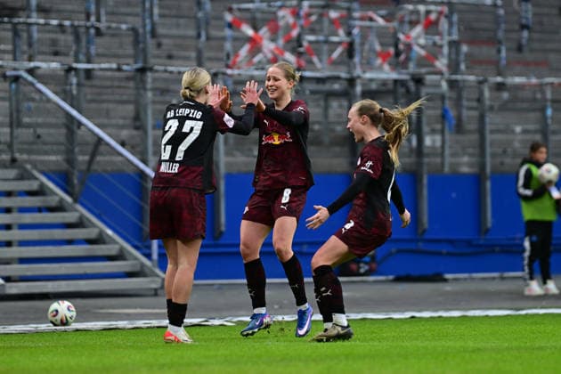 Soccer I Women I Season 2025 2026 I Bundesliga I 17 Matchday I Hamburger SV RB Leipzig I 08 02 2026 Cheers, excitement, enthusiasm, euphoria, joy, happiness, cheerfulness at Marlene Müller 27, RB Leipzig Emilia Asgeirsdottir 8, RB Leipzig Lou Ann Joly 6, RB Leipzig Hamburg Volkspark, Volksparkstadion, stadium, Volkspark Stadion Hamburg Germany Copyright: xLobeca FelixxSchlikisx