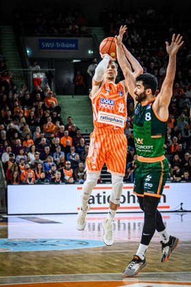 Neu Ulm, Germany, 08 02 26 Thomas Klepeisz ratiopharm ulm andBehnam Yakhchali VET CONCEPT Gladiators Trier battle for the ball during the Basketball Bundesliga match between ratiopharm ulm vs VET CONCEPT Gladiators Trier at ratiopharm Arena on February 08, 2026 in Neu Ulm, Germany Photo by Harry Langer DeFodi Images ratiopharm Arena, Germany, 08 02 26 Thomas Klepeisz ratiopharm ulm and Behnam Yakhchali VET CONCEPT Gladiators Trier battle for the ball during the Basketball Bundesliga match between ratiopharm ulm vs VET CONCEPT Gladiators Trier at Neu Ulm on February 8, 2026 in ratiopharm Arena, Germany Photo by Harry Langer DeFodi Images Photo by Harry Langer DeFodi Images