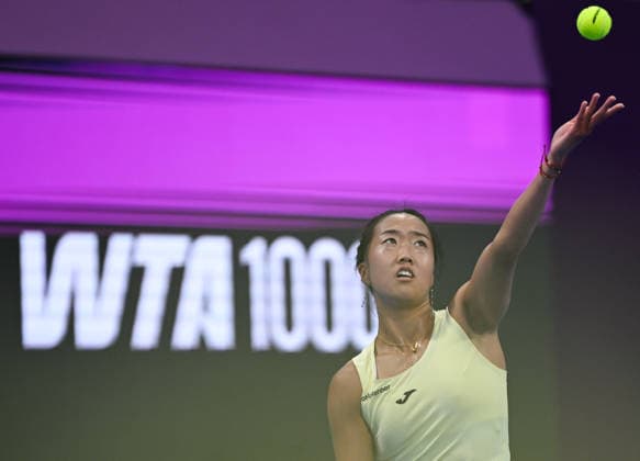 Qatar TotalEnergies Open 2026 - Day One DOHA, QATAR FEBRUARY 8: Ann Li of the United States is seen in action during the First Round of the tournament against Leylah Fernandez of Canada at the Qatar TotalEnergies Open, part of the Hologic WTA, Tennis Damen Tour, at the Khalifa International Tennis and Squash Complex, in Doha, Qatar, February 8, 2026. Doha Qatar  Copyright: xArturxWidakx originalFilename:widak-qatartot260208_npdVb.jpg