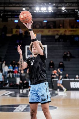 Germany easyCredit BBL, Main Round 2025 26, 19 Matchday Veolia Towers Hamburg vs Basketball Löwen Braunschweig Inselpark Arena Hamburg Zacharie Perrin Veolia Towers Hamburg, 52 Copyright: xStefanxTrochax