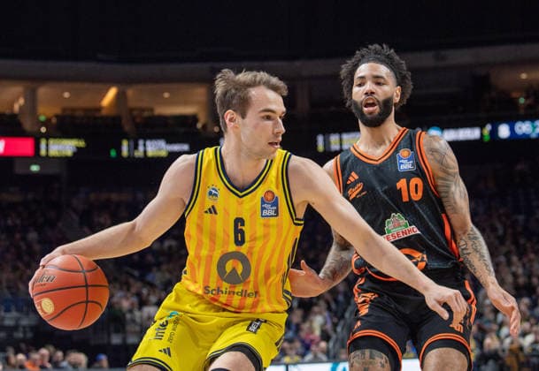 Basketball, Men, Season 2025 2026, easyCredit BBL 19 Matchday , Alba Berlin RASTA Vechta, v l Malte Delow Alba , Tevin Brown Vechta , 08 02 2026, Copyright: xSebastianxRäppold MatthiasxKochx