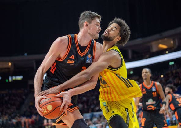 Basketball, Men, Season 2025 2026, easyCredit BBL 19 Matchday , Alba Berlin RASTA Vechta, v l Tibor Pleiß Vechta , Norris Agbakoko Alba , 08 02 2026, Copyright: xSebastianxRäppold MatthiasxKochx