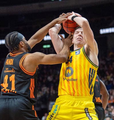 Basketball, Men, Season 2025 2026, easyCredit BBL 19 Matchday , Alba Berlin RASTA Vechta, v l Lloyd Pandi Vechta , Justin Bean Alba , 08 02 2026, Copyright: xSebastianxRäppold MatthiasxKochx