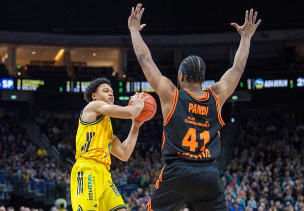 Basketball, Men, Season 2025 2026, easyCredit BBL 19 Matchday , Alba Berlin RASTA Vechta, v l Jack Kayil Alba , Lloyd Pandi Vechta , 08 02 2026, Copyright: xSebastianxRäppold MatthiasxKochx