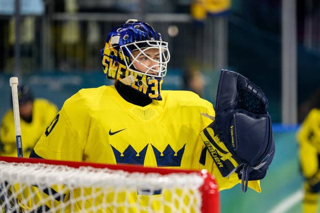 260208 Goaltender Emma Söderberg of Sweden ahead of the women s Ice hockey, Eishockey game between France and Sweden during day 2 of the 2026 Winter Olympics on February 8, 2026 in Milan. Photo: Emma Wallskog BILDBYRAN kod EW EW0621 ishockey ice hockey Olympic Games, Olympische Spiele, Olympia, OS olympics winter olympics os ol olympiska spel vinter-os olympiske leker milano cortina 2026 milan cortina 2026 milano cortina 2026 olympic games milano cortina 2026 winter olympic games milano cortina-os milano cortina-ol vinter-ol 2 bbeng sverige sweden france frankrike dam *** 260208 Goaltender Emma Söderberg of Sweden ahead of the women s ice hockey game between France and Sweden during day 2 of the 2026 Winter Olympics on February 8, 2026 in Milan Photo Emma Wallskog BILDBYRAN kod EW EW0621 ishockey ice hockey olympic games olympics winter olympics os ol olympiska spel vinter os olympiske leker milano cortina 2026 milan cortina 2026 milano cortina 2026 olympic games milano cortina 2026 winter olympic games milano cortina os milano cortina ol vinter ol 2 bbeng sverige sweden france frankrike dam  Copyright: EMMAxWALLSKOG BB260208EW018