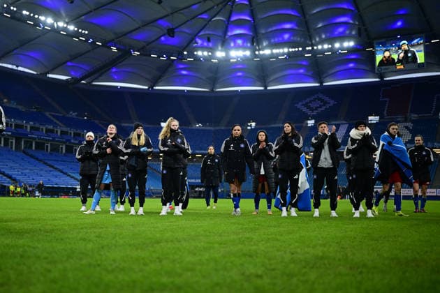 Soccer I Women I Season 2025 2026 I Bundesliga I 17 Matchday I Hamburger SV RB Leipzig I 08 02 2026 Looks disappointed, saddened, depressed, frustrated, crestfallen, offended, dejected, dissatisfied, disillusioned, bad-tempered Hamburger SV Women together in front of the fans Hamburg Volkspark, Volksparkstadion, stadium, Volkspark Stadion Hamburg Germany Copyright: xLobeca FelixxSchlikisx