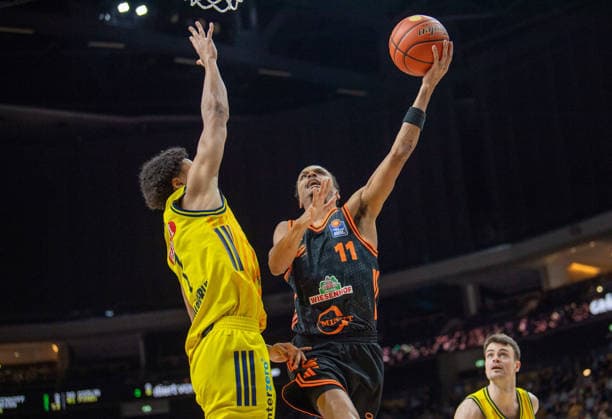 Basketball, Men, Season 2025 2026, easyCredit BBL 19 Matchday , Alba Berlin RASTA Vechta, v l Jack Kayil Alba , Alonzo Verge Jr Vechta , 08 02 2026, Copyright: xSebastianxRäppold MatthiasxKochx