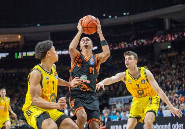 Basketball, Men, Season 2025 2026, easyCredit BBL 19 Matchday , Alba Berlin RASTA Vechta, f l Jack Kayil Alba , Alonzo Verge Jr Vechta , Jonas Mattiseck Alba , 08 02 2026, Copyright: xSebastianxRäppold MatthiasxKochx