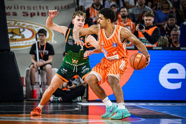 Neu Ulm, Germany, 08 02 26 Steven Ashworth VET CONCEPT Gladiators Trier Mark Smith ratiopharm ulm in a duel during the Basketball Bundesliga match between ratiopharm ulm vs VET CONCEPT Gladiators Trier at ratiopharm Arena on February 08, 2026 in Neu Ulm, Germany Photo by Harry Langer DeFodi Images ratiopharm Arena, Germany, 08 02 26 Steven Ashworth VET CONCEPT Gladiators Trier Mark Smith ratiopharm ulm battle for the ball during the Basketball Bundesliga match between ratiopharm ulm vs VET CONCEPT Gladiators Trier at Neu Ulm on February 8, 2026 in ratiopharm Arena, Germany Photo by Harry Langer DeFodi Images Photo by Harry Langer DeFodi Images