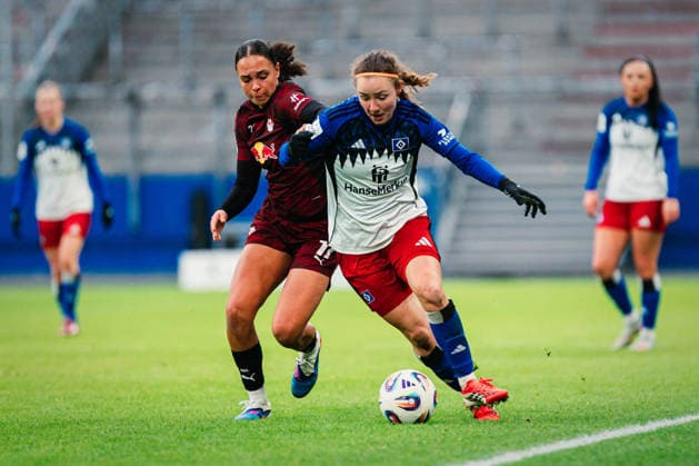 Google Pixel Frauen Bundesliga Hamburger SV vs RB Leipzig, 08 02 2026 Melanie Brunnthaler Hamburger SV, 11 vs Lisa Baum RasenBallsport Leipzig, 11 Soccer, Google Pixel Frauen Bundesliga, 17 Matchday Hamburger SV vs RB Leipzig on 08 02 2026 at Volksparkstadion, Hamburg DFB REGULATIONS PROHIBIT ANY USE OF PHOTOGRAPHS AS IMAGE SEQUENCES AND OR QUASI VIDEO Copyright: xBEAUTIFULxSPORTS Tonhäuserx