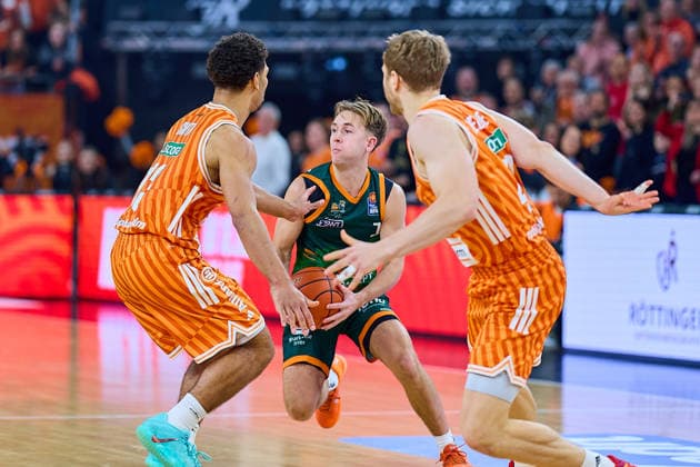 Mark Smith ratiopharm ulm, 13 , Steven Ashworth Gladiators Trier, 01 , Christian Sengfelder ratiopharm ulm, 43 GER, ratiopharm ulm vs Gladiators Trier, Basketball, 21 Matchday, EasyCredit Bundesliga, Season 2025 2026, 08 02 2026 GER, ratiopharm ulm vs Gladiators Trier, Basketball, 21 Matchday, EasyCredit Bundesliga, Season 2025 2026, 08 02 2026 New Ulm Copyright: xEibner-Pressefoto GeraldxOelze-dexStoppanyx EP_ODS