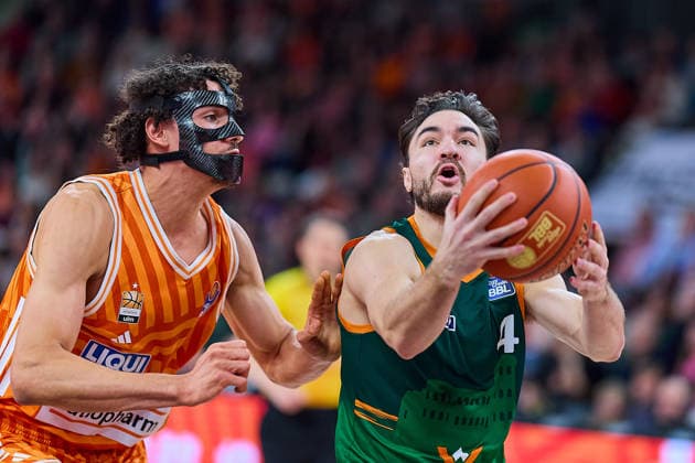 duel, duel between Alec Anigbata ratiopharm ulm, 21 , Clayton Guilozet Gladiators Trier, 04 GER, ratiopharm ulm vs Gladiators Trier, Basketball, 21 Matchday, EasyCredit Bundesliga, Season 2025 2026, 08 02 2026 GER, ratiopharm ulm vs Gladiators Trier, Basketball, 21 Matchday, EasyCredit Bundesliga, Season 2025 2026, 08 02 2026 New Ulm Copyright: xEibner-Pressefoto GeraldxOelze-dexStoppanyx EP_ODS