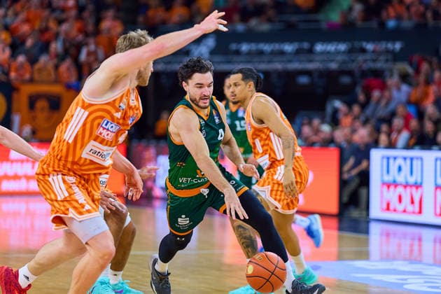 Christian Sengfelder ratiopharm ulm, 43 , Clayton Guilozet Gladiators Trier, 04 , Nelson Weidemann ratiopharm ulm, 00 GER, ratiopharm ulm vs Gladiators Trier, Basketball, 21 Matchday, EasyCredit Bundesliga, Season 2025 2026, 08 02 2026 GER, ratiopharm ulm vs Gladiators Trier, Basketball, 21 Matchday, EasyCredit Bundesliga, Season 2025 2026, 08 02 2026 Neu Ulm Copyright: xEibner-Pressefoto GeraldxOelze-dexStoppanyx EP_ODS