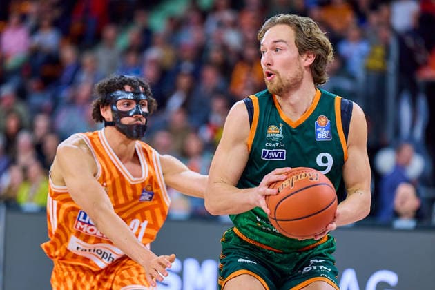 Alec Anigbata ratiopharm ulm, 21 , Marco Hollersbach Gladiators Trier, 09 GER, ratiopharm ulm vs Gladiators Trier, Basketball, 21 Matchday, EasyCredit Bundesliga, Season 2025 2026, 08 02 2026 GER, ratiopharm ulm vs Gladiators Trier, Basketball, 21 Matchday, EasyCredit Bundesliga, Season 2025 2026, 08 02 2026 New Ulm Copyright: xEibner-Pressefoto GeraldxOelze-dexStoppanyx EP_ODS