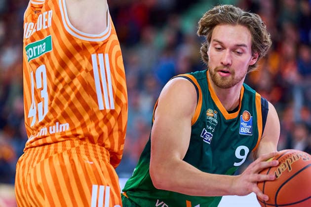 Christian Sengfelder ratiopharm ulm, 43 , Marco Hollersbach Gladiators Trier, 09 GER, ratiopharm ulm vs Gladiators Trier, Basketball, 21 Matchday, EasyCredit Bundesliga, Season 2025 2026, 08 02 2026 GER, ratiopharm ulm vs Gladiators Trier, Basketball, 21 Matchday, EasyCredit Bundesliga, Season 2025 2026, 08 02 2026 New Ulm Copyright: xEibner-Pressefoto GeraldxOelze-dexStoppanyx EP_ODS