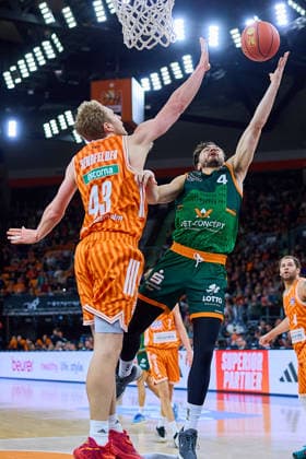 duel, duel under the basket between Christian Sengfelder ratiopharm ulm, 43 and Clayton Guilozet Gladiators Trier, 04 GER, ratiopharm ulm vs Gladiators Trier, Basketball, Matchday 21, EasyCredit Bundesliga, Season 2025 2026, 08 02 2026 GER, ratiopharm ulm vs Gladiators Trier, Basketball, Matchday 21, EasyCredit Bundesliga, Season 2025 2026, 08 02 2026 New Ulm Copyright: xEibner-Pressefoto GeraldxOelze-dexStoppanyx EP_ODS
