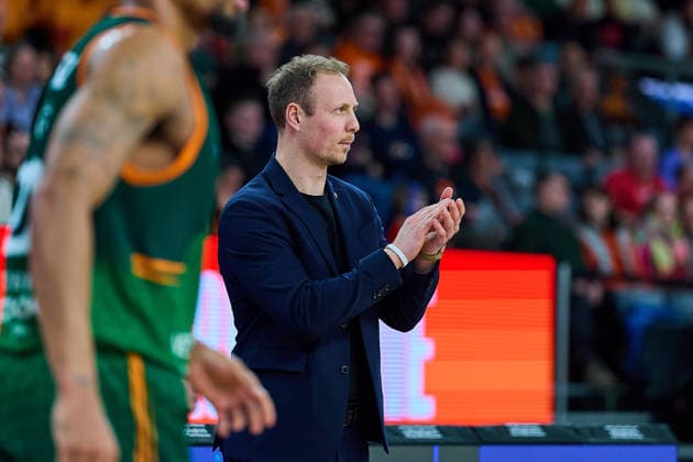 Jaques Schneider Gladiators Trier, Head Coach applauds GER, ratiopharm ulm vs Gladiators Trier, Basketball, 21 Matchday, EasyCredit Bundesliga, Season 2025 2026, 08 02 2026 GER, ratiopharm ulm vs Gladiators Trier, Basketball, 21 Matchday, EasyCredit Bundesliga, Season 2025 2026, 08 02 2026 New Ulm Copyright: xEibner-Pressefoto GeraldxOelze-dexStoppanyx EP_ODS