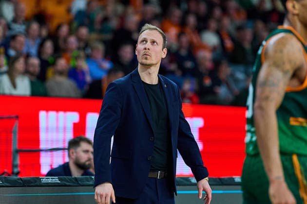 Jaques Schneider Gladiators Trier, Head Coach looks at the scoreboard GER, ratiopharm ulm vs Gladiators Trier, Basketball, 21 Matchday, EasyCredit Bundesliga, Season 2025 2026, 08 02 2026 GER, ratiopharm ulm vs Gladiators Trier, Basketball, 21 Matchday, EasyCredit Bundesliga, Season 2025 2026, 08 02 2026 Neu Ulm Copyright: xEibner-Pressefoto GeraldxOelze-dexStoppanyx EP_ODS