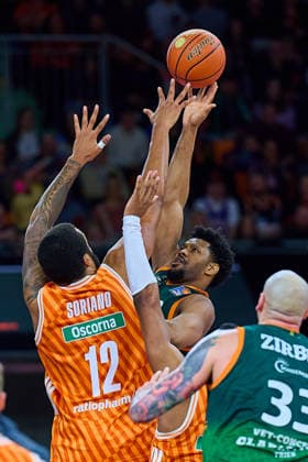 Joel Soriano ratiopharm ulm, 12 , Behnam Yakhchali Gladiators Trier, 08 , Maik Zirbes Gladiators Trier, 33 GER, ratiopharm ulm vs Gladiators Trier, Basketball, 21 Matchday, EasyCredit Bundesliga, Season 2025 2026, 08 02 2026 GER, ratiopharm ulm vs Gladiators Trier, Basketball, 21 Matchday, EasyCredit Bundesliga, Season 2025 2026, 08 02 2026 New Ulm Copyright: xEibner-Pressefoto GeraldxOelze-dexStoppanyx EP_ODS