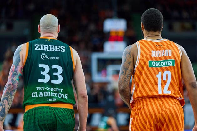 Maik Zirbes Gladiators Trier, 33 , Joel Soriano ratiopharm ulm, 12 GER, ratiopharm ulm vs Gladiators Trier, Basketball, 21 Matchday, EasyCredit Bundesliga, Season 2025 2026, 08 02 2026 GER, ratiopharm ulm vs Gladiators Trier, Basketball, 21 Matchday, EasyCredit Bundesliga, Season 2025 2026, 08 02 2026 Neu Ulm Copyright: xEibner-Pressefoto GeraldxOelze-dexStoppanyx EP_ODS