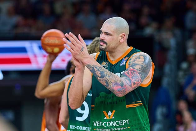Maik Zirbes Gladiators Trier, 33 applauds GER, ratiopharm ulm vs Gladiators Trier, Basketball, 21 Matchday, EasyCredit Bundesliga, Season 2025 2026, 08 02 2026 GER, ratiopharm ulm vs Gladiators Trier, Basketball, 21 Matchday, EasyCredit Bundesliga, Season 2025 2026, 08 02 2026 New Ulm Copyright: xEibner-Pressefoto GeraldxOelze-dexStoppanyx EP_ODS