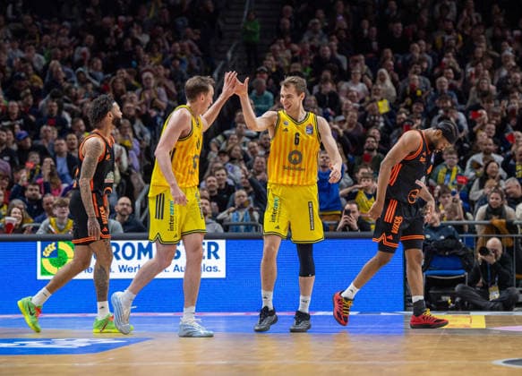 Basketball, Men, Season 2025 2026, easyCredit BBL 19 Matchday , Alba Berlin RASTA Vechta, v l Moses Wood Alba , Malte Delow Alba , 08 02 2026, Copyright: xSebastianxRäppold MatthiasxKochx