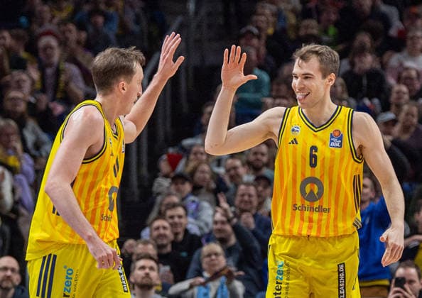 Basketball, Men, Season 2025 2026, easyCredit BBL 19 Matchday , Alba Berlin RASTA Vechta, v l Moses Wood Alba , Malte Delow Alba , 08 02 2026, Copyright: xSebastianxRäppold MatthiasxKochx