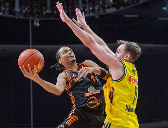Basketball, Men, Season 2025 2026, easyCredit BBL 19 Matchday , Alba Berlin RASTA Vechta, v l Alonzo Verge Jr Vechta , Moses Wood Alba , 08 02 2026, Copyright: xSebastianxRäppold MatthiasxKochx