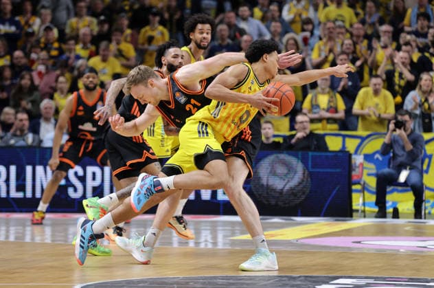 Lars Thiemann, Jack Kayil duel Match scene Action Sport Basketball BBL Bundesliga Men 19 Matchday Season 2025 2026 08 02 2026 ALBA Berlin vs SC Rasta Vechta