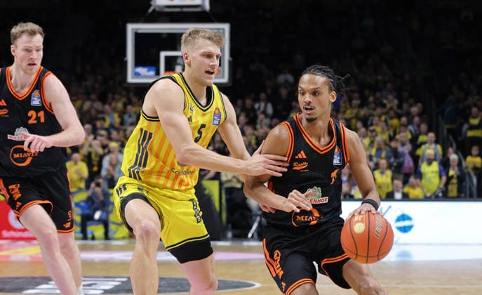 Sam Griesel, Alonzo Verge on the ball duel Game scene Action Sport Basketball BBL Bundesliga Men 19 Matchday Season 2025 2026 08 02 2026 ALBA Berlin vs SC Rasta Vechta