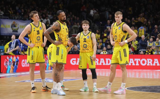 Anton Nufer, J Wan Roberts, Jonas Mattisseck, Bennet Hundt, Sam Griesel pensive Sport Basketball BBL Bundesliga Men 19 Matchday Season 2025 2026 08 02 2026 ALBA Berlin vs SC Rasta Vechta