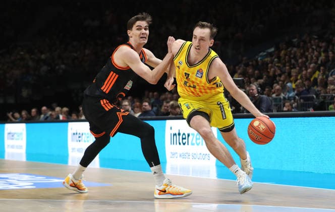 Joschka Ferner, Moses Wood on the ball duel Game scene Action Sport Basketball BBL Bundesliga Men 19 Matchday Season 2025 2026 08 02 2026 ALBA Berlin vs SC Rasta Vechta