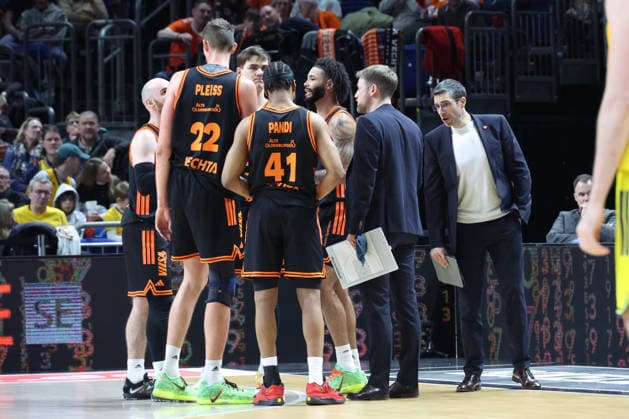 DEU, easyCredit BBL, ALBA vs Vechta, 08 02 2026, Uber Arena, Berlin, DEU, easyCredit BBL, ALBA vs Vechta, in the picture BADEN VOLLEYS players circle nordphotoxGmbHx xEngler nph00076