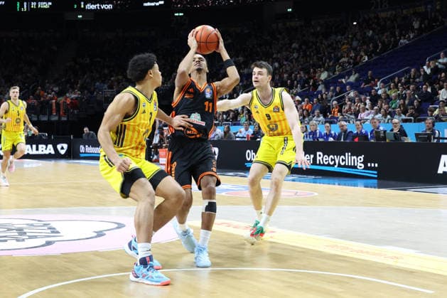 DEU, easyCredit BBL, ALBA vs Vechta, 08 02 2026, Uber Arena, Berlin, DEU, easyCredit BBL, ALBA vs Vechta, pictured Jack Kayil ALBA Berlin 7 , JONAS MATTISSECK ALBA Berlin 9 , John Obi BADEN VOLLEYS 11 nordphotoxGmbHx xEngler nph00076
