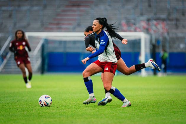 Google Pixel Frauen Bundesliga Hamburger SV vs RB Leipzig, 08 02 2026 Nigar Mirzaliyeva Hamburger SV, 4 am Ball Fußball, Google Pixel Frauen Bundesliga, 17 Spieltag Hamburger SV vs RB Leipzig am 08 02 2026 im Volksparkstadion, Hamburg DFB REGULATIONS PROHIBIT ANY USE OF PHOTOGRAPHS AS IMAGE SEQUENCES AND OR QUASI VIDEO Copyright: xBEAUTIFULxSPORTS Tonhäuserx