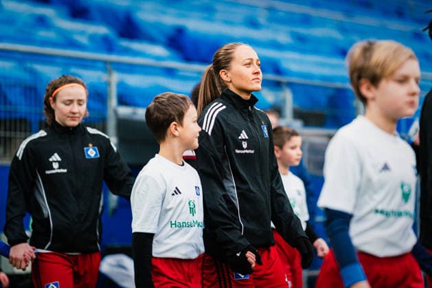 Google Pixel Womens Bundesliga Hamburger SV vs RB Leipzig, 08 02 2026 Camilla Linberg Hamburger SV, 47 at the run-in Football, Google Pixel Womens Bundesliga, 17 Matchday Hamburger SV vs RB Leipzig on 08 02 2026 at Volksparkstadion, Hamburg DFB REGULATIONS PROHIBIT ANY USE OF PHOTOGRAPHS AS IMAGE SEQUENCES AND OR QUASI VIDEO Copyright: xBEAUTIFULxSPORTS Tonhäuserx
