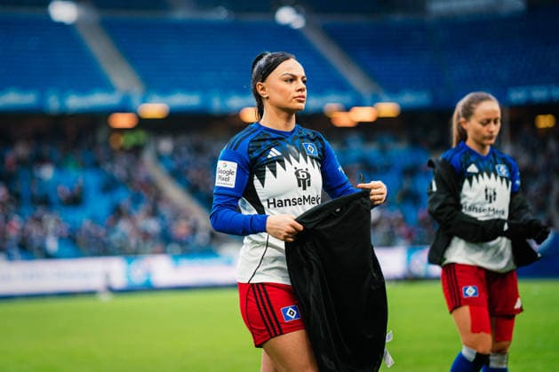 Google Pixel Frauen Bundesliga Hamburger SV vs RB Leipzig, 08 02 2026 Nigar Mirzaliyeva Hamburger SV, 4 Fußball, Google Pixel Frauen Bundesliga, 17 Spieltag Hamburger SV vs RB Leipzig am 08 02 2026 im Volksparkstadion, Hamburg DFB REGULATIONS PROHIBIT ANY USE OF PHOTOGRAPHS AS IMAGE SEQUENCES AND OR QUASI VIDEO Copyright: xBEAUTIFULxSPORTS Tonhäuserx