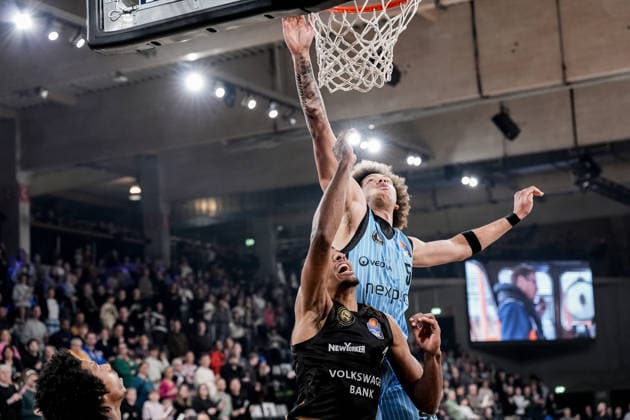 Germany easyCredit BBL, Main Round 2025 26, 19 Matchday Veolia Towers Hamburg vs Basketball Löwen Braunschweig Inselpark Arena Hamburg Zacharie Perrin Veolia Towers Hamburg, 52 , David NGuessan Basketball Löwen Braunschweig, 1 Copyright: xStefanxTrochax