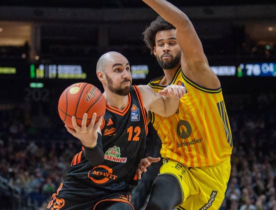 Basketball, Men, Season 2025 2026, easyCredit BBL 19 Matchday , Alba Berlin RASTA Vechta, v l Tommy Kuhse Vechta , Norris Agbakoko Alba , 08 02 2026, Copyright: xSebastianxRäppold MatthiasxKochx