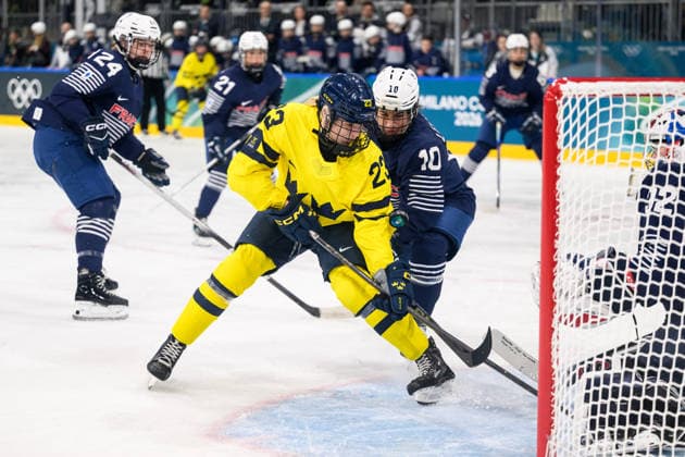 260208 Thea Johansson of Sweden and Sophie Leclerc of France in the women s Ice hockey, Eishockey game between France and Sweden during day 2 of the 2026 Winter Olympics on February 8, 2026 in Milan. Photo: Emma Wallskog BILDBYRAN kod EW EW0621 ishockey ice hockey Olympic Games, Olympische Spiele, Olympia, OS olympics winter olympics os ol olympiska spel vinter-os olympiske leker milano cortina 2026 milan cortina 2026 milano cortina 2026 olympic games milano cortina 2026 winter olympic games milano cortina-os milano cortina-ol vinter-ol 2 bbeng sverige sweden france frankrike dam *** 260208 Thea Johansson of Sweden and Sophie Leclerc of France in the women s ice hockey game between France and Sweden during day 2 of the 2026 Winter Olympics on February 8, 2026 in Milan Photo Emma Wallskog BILDBYRAN kod EW EW0621 ishockey ice hockey olympic games olympics winter olympics os ol olympiska spel vinter os olympiske leker milano cortina 2026 milan cortina 2026 milano cortina 2026 olympic games milano cortina 2026 winter olympic games milano cortina os milano cortina ol vinter ol 2 bbeng sverige sweden france frankrike dam  Copyright: EMMAxWALLSKOG BB260208EW026
