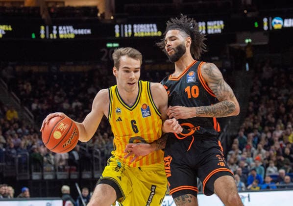 Basketball, Men, Season 2025 2026, easyCredit BBL 19 Matchday , Alba Berlin RASTA Vechta, v l Malte Delow Alba , Tevin Brown Vechta , 08 02 2026, Copyright: xSebastianxRäppold MatthiasxKochx