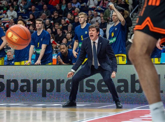 Basketball, Men, Season 2025 2026, easyCredit BBL 19 Matchday , Alba Berlin RASTA Vechta, Coach Pedro Calles Alba , 08 02 2026, Copyright: xSebastianxRäppold MatthiasxKochx