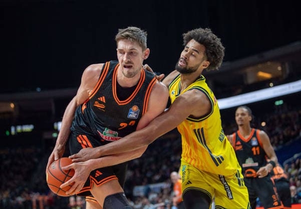 Basketball, Men, Season 2025 2026, easyCredit BBL 19 Matchday , Alba Berlin RASTA Vechta, v l Tibor Pleiß Vechta , Norris Agbakoko Alba , 08 02 2026, Copyright: xSebastianxRäppold MatthiasxKochx